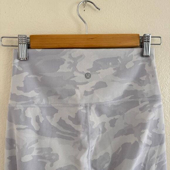 Lululemon Wunder Under High Rise Tight 25" Luxtreme Size 6 Incognito Camo White - Picture 7 of 11